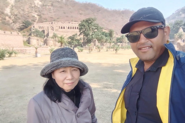 Jaipur: tour privado de Chand Baori y Bhangarh FortTour sin almuerzo