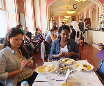 Prague: Food and Beer Guided Walking Tour with Tastings