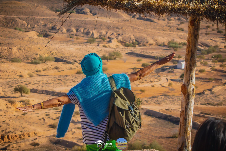 Tour de 1 día combinado por el desierto de Ksar Ghilane y Ksar Jouamaa