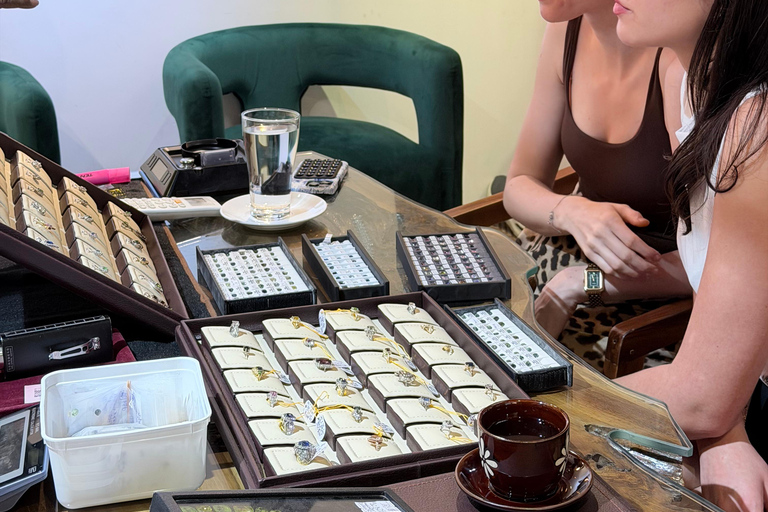 Colombo: Private Architecture transfer with Lunch & Tea