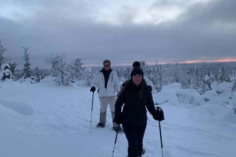 Levi: Snöskovandring: Tomtens stuga och picknick i natursköna omgivningar