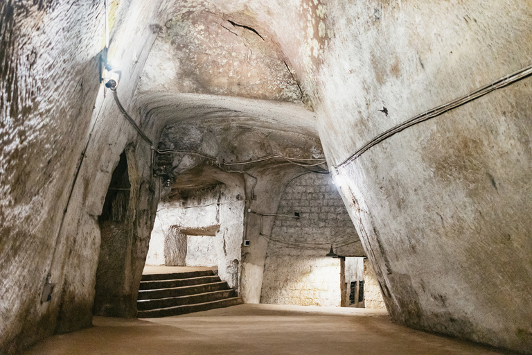 Nápoles: entrada a la zona subterránea y tour guiadoTour guiado en italiano