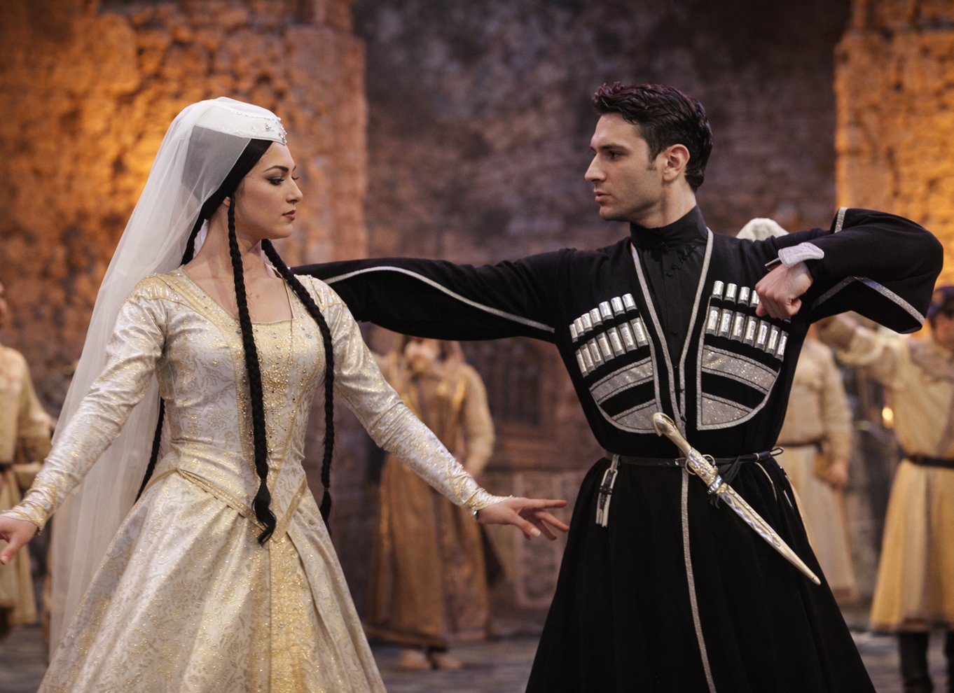 Tbilisi: georgisk middag, danseshow og afhentning på hotellet