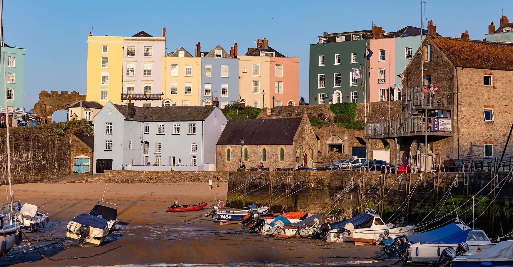 From Cardiff, Enjoy Beaches, Dylan Thomas, Castles And Tenby - Housity