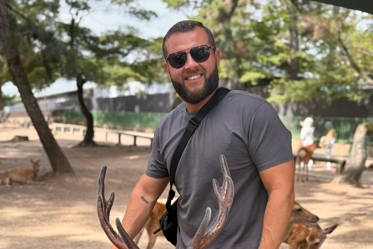 奈良公园：隐秘小径与鹿群导览之旅（含接送服务）