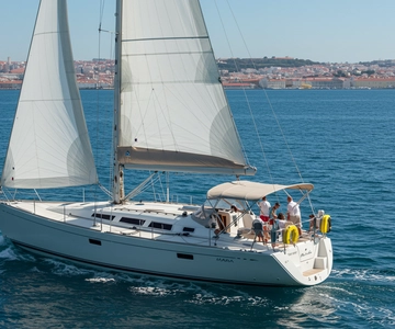 Lisbon: Champagne Sailing Tours