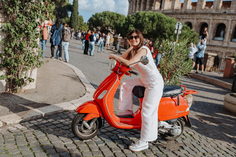 Rome: Vespa Ride in the Streets with Photography Vespa tour