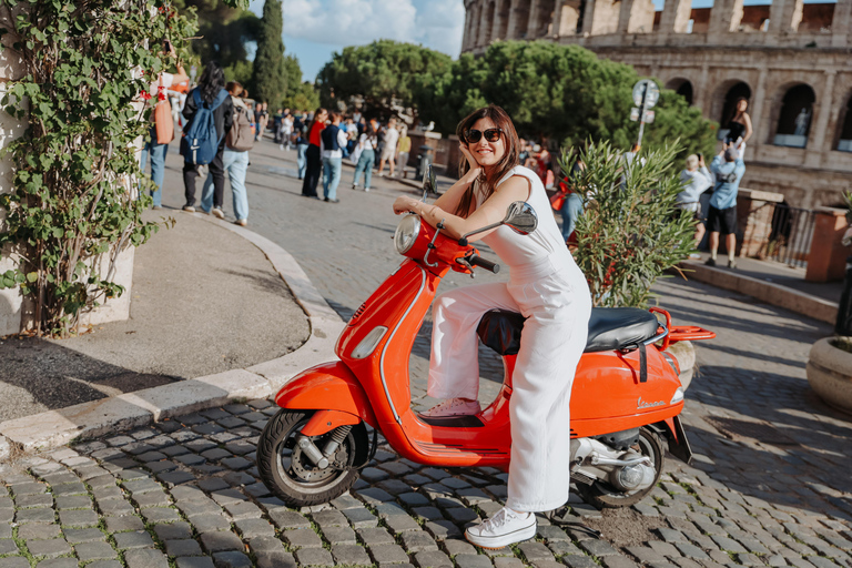 Rome: Vespa Ride in the Streets with Photography Vespa tour