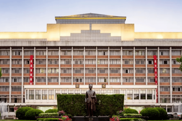 Hangzhou: Zhejiang University Guided Campus Tour Hangzhou: Zhejiang University Guided Campus Tour