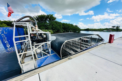 Everglades: på båt med platt framdrivning och transport