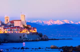 Ab Nizza: Antibes, Cannes, Grasse & Gourdon als private Tour