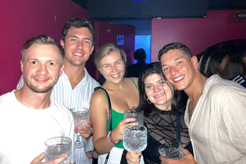 MADRID: NOCHE MADRILEÑA (PUB CRAWL Gratis shots 3BARS+1 CLUB)
