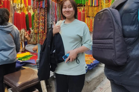Kathmandu: Street Food and Shopping Tour with Local Guide