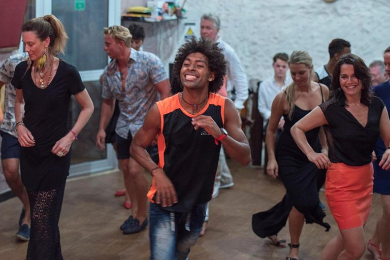 Cartagena: Salsa Class and Bar Hopping Tour with Drinks