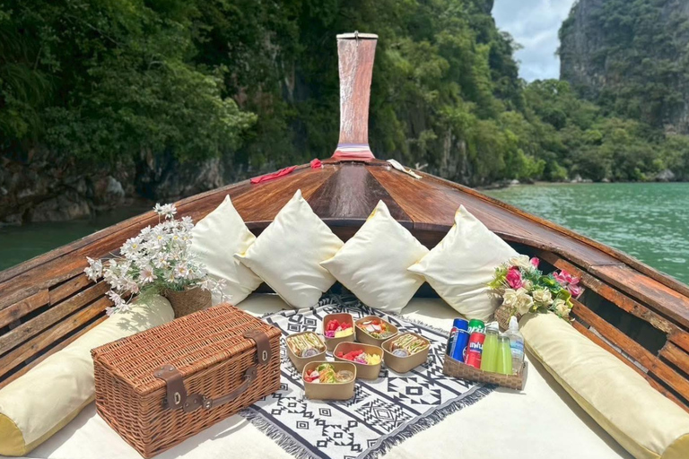 Phuket : sortie en bateau à longue queue privé dans la baie de Phang NgaPhuket : sortie privée en bateau à longue queue dans la baie de Phang Nga