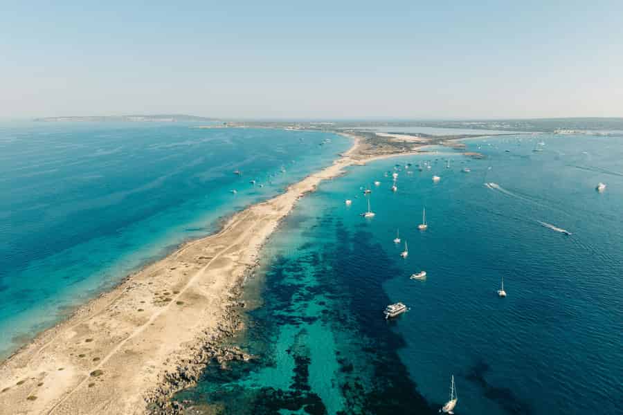Ibiza: Hin- und Rückfahrt mit der Fähre von Figueretas nach Formentera. Foto: GetYourGuide