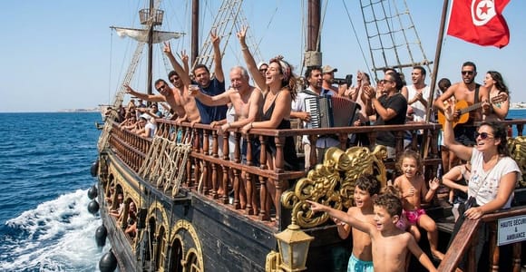 Sousse: Pirate Boat Cruise with Lunch and Swim Stop