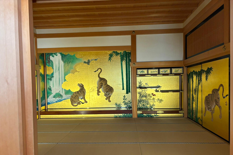 Nagoya: Grand Sumo Tournament Tour 1PM: Castle Walking Tour + Chair A in the arena