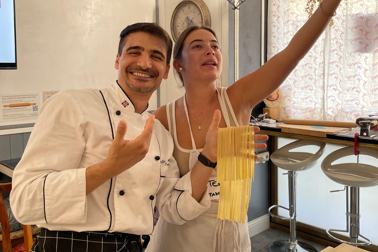 佛罗伦萨：意面制作课程，含晚餐、葡萄酒和... 唱歌！佛罗伦萨：意面制作课程，含晚餐、葡萄酒...还有歌唱！