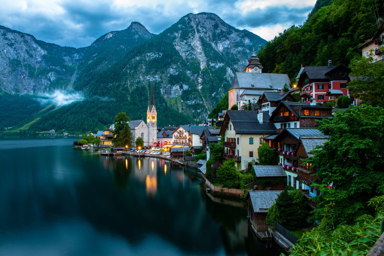 From Vienna: Hallstatt and Salzburg Day Tour