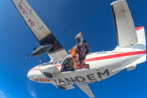 Prague: Tandem Skydiving 14,000 feet / free transfers