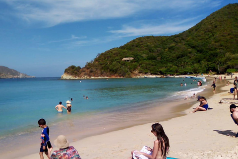 TOUR EN LANCHA RAPIDA AL TAYRONA PLAYA CRISTAL