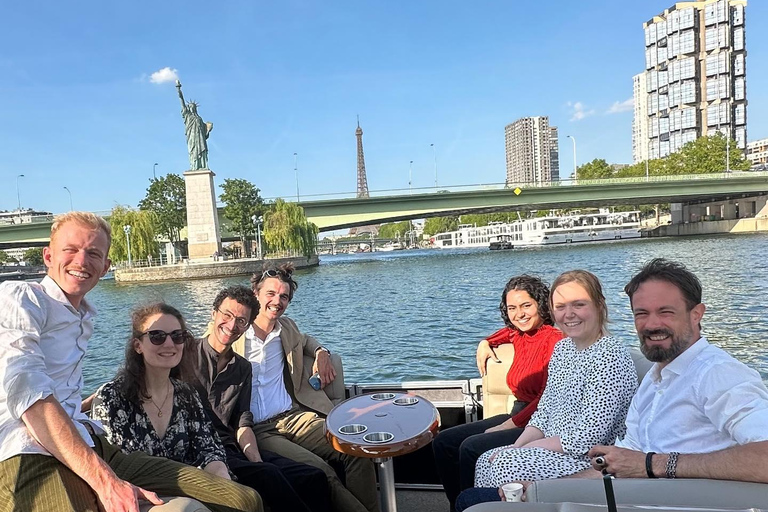 Paris: Private Seine River CruiseInitiation 1,30h