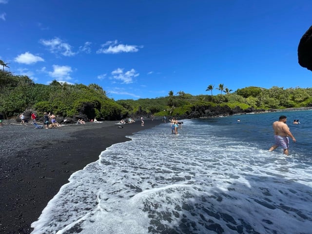 Oahu to Maui: Road to Hana Adventure Tour with Air Ticket