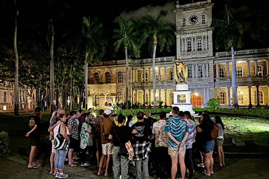Honolulu: Downtown Ghostly Night Marchers Rundgang. Foto: GetYourGuide