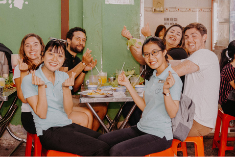 Saigon : Visite privée des ruelles à pied avec plus de 10 dégustationsSaigon : Visite à pied de la cuisine de rue avec un étudiant local