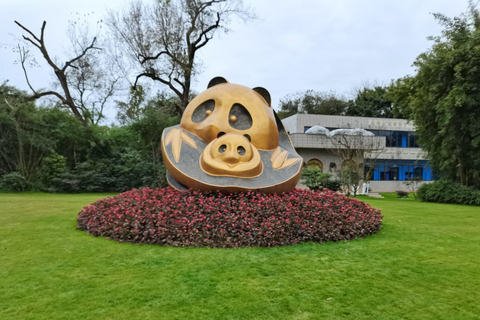 Excursion d&#039;une journée à la base de pandas de Chengdu et au bouddha géant de LeshanVisite privée de la base de pandas de Chengdu et du Bouddha de Leshan