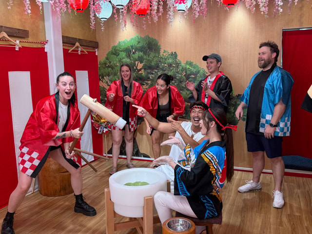 Osaka:Kuromon Market Live Mochi-Pounding Festival Experience
