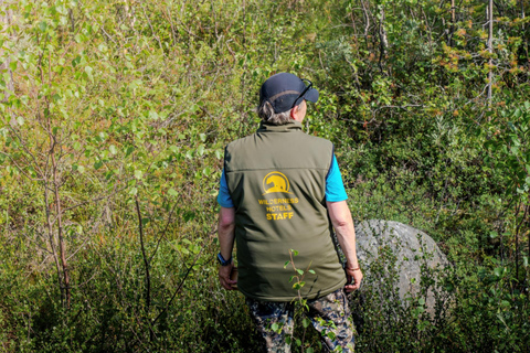 Saariselkä: excursión a los tesoros del bosque con almuerzo al aire libreSaariselkä: Excursión a los tesoros del bosque con almuerzo al aire libre