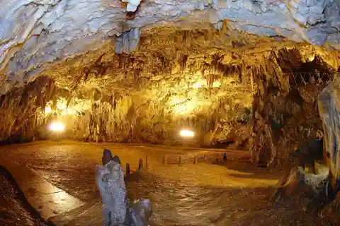 Argostoli: Explore Fiskardo, Myrtos Beach, Melissani Cave