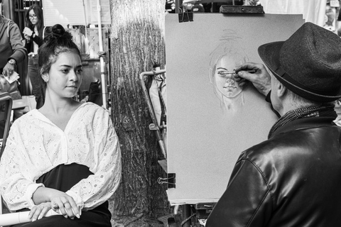 Paris: Experience the romance of Montmartre on a walk with a pro photographer Paris: Experience romance in Montmartre, a walk with a photographer in English