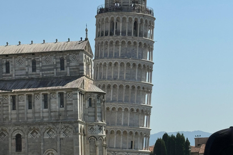 Pisa, det lutande tornet Lutande tornet och Mirakeltorget med en licensierad guideGruppresa