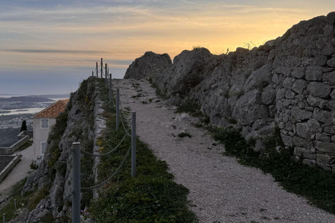 Split: Visita panorámica de la ciudad al atardecer en KlisExcursión nocturna al atardecer en Klis