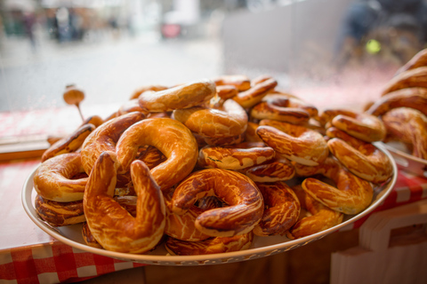 Bratislava: Christmas Market Food Tour with Drinks