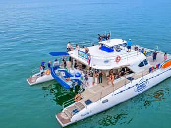 Pattaya: 3 Islands Catamaran Tour with Buffet Lunch