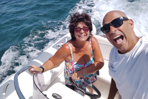 Cagliari: Devil’s Saddle Boat Tour with 4 Stops and Prosecco Cagliari: Sunset Boatour,Last Dive at Devil's Saddle eDrinks