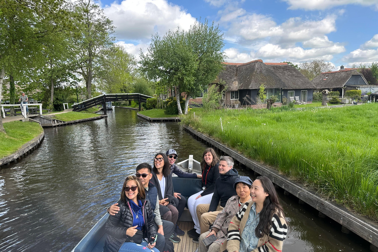 From Amsterdam: Giethoorn Small Group Tour with Boat Ride