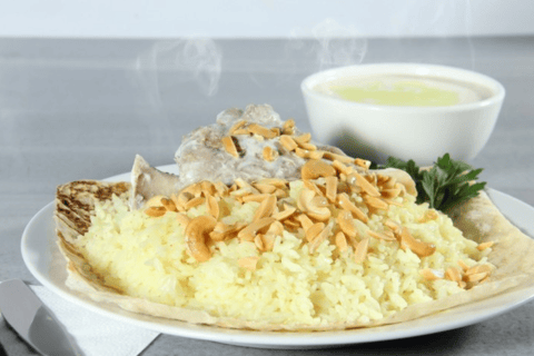 Wadi Rum: Almoço ou Jantar ao Estilo Beduíno com Serviço de BuscaAlmoço beduíno local com chá, café, bebidas geladas e serviço de busca