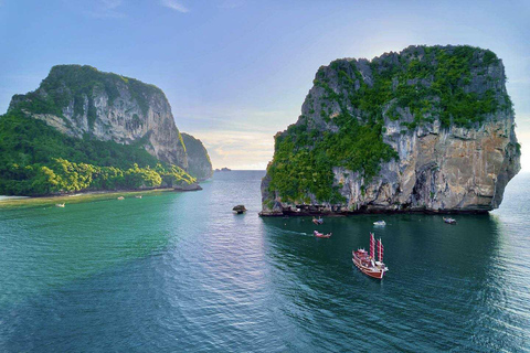 Krabi: Sunset Dinner Cruise & Swimming by Luxury Junk Boat
