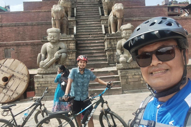 Bhaktapur: Guided Bicycle Heritage Tour