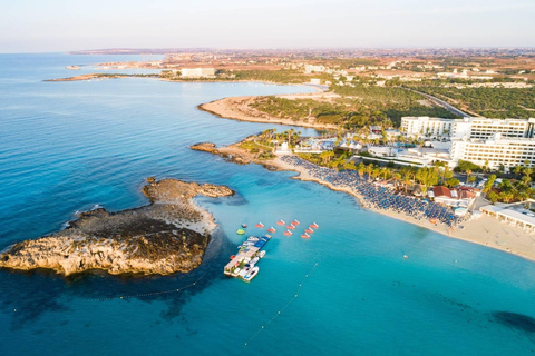 Passeio de barco pela ilha dos golfinhos com almoço e bebidasLado Ilha dos Golfinhos