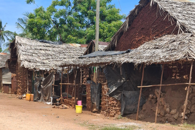 Mtwapa: JumbaRuins &amp; BushVillage Dagsutflykt och middag i byn.