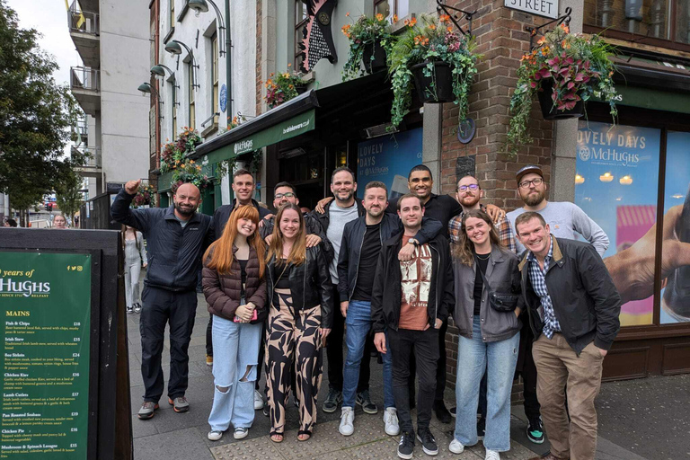 Belfast: Pub Crawl and Bar Walking Tour with Two Drinks