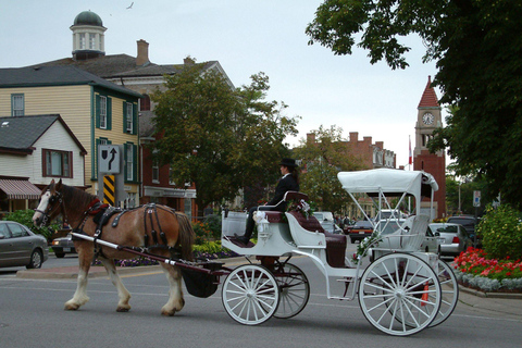 Viagem de luxo de um dia: Niagara on the Lake, vinho e cataratasViagem de um dia em pequenos grupos com Journey Behind the Falls