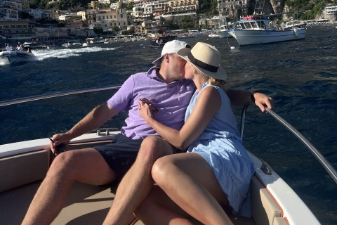 Van Sorrento: Capri-privéboottocht van een hele dag met drankjes