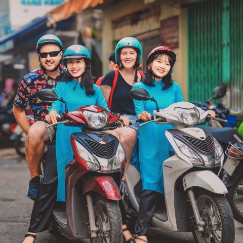 Visit Saigon Street Food Tasting & Sightseeing Tour by Motorbike in Ho Chi Minh City